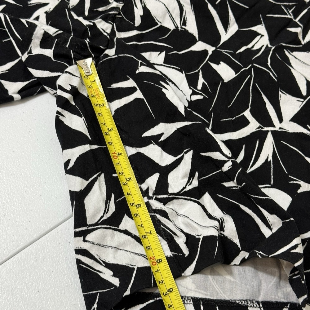 Mario Serrani Women's Size 6 Italy Comfort Stretch Shorts Leaf Print Tropical - Picture 9 of 14